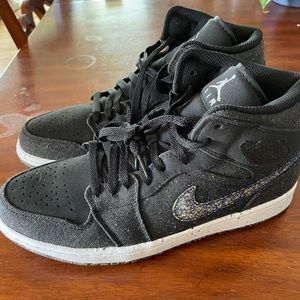 Jordan 1 Mids Crater